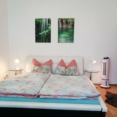 Nina Apartment Wina Bagian luar foto
