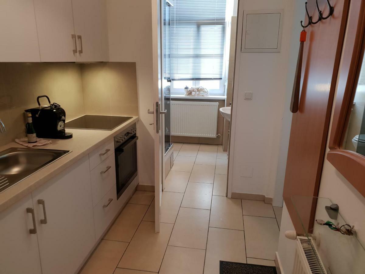 Nina Apartment Wina Bagian luar foto