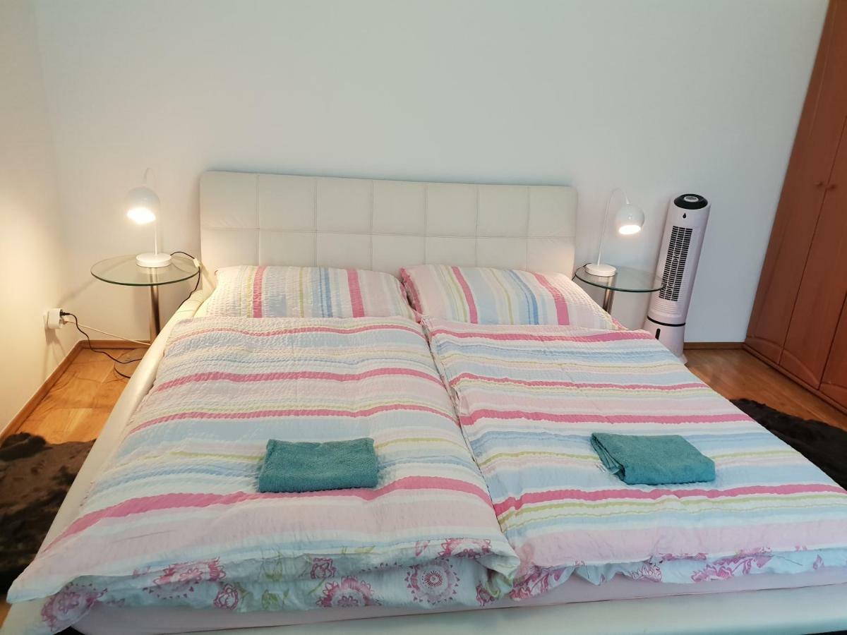 Nina Apartment Wina Bagian luar foto