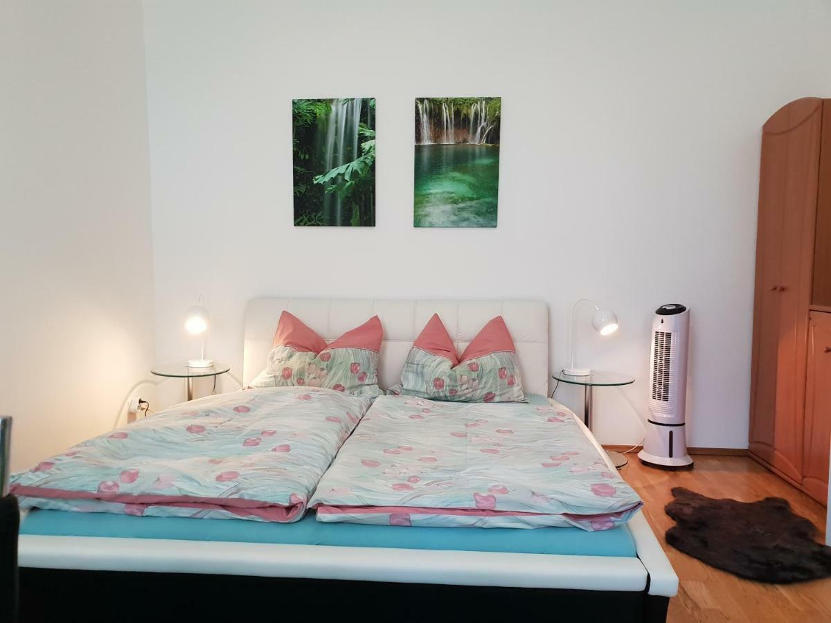 Nina Apartment Wina Bagian luar foto